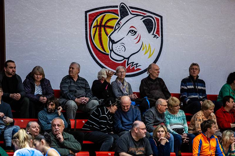 Ženská basketbalová liga: Sokol Nilfisk Hradec Králové - BK Loko Trutnov.