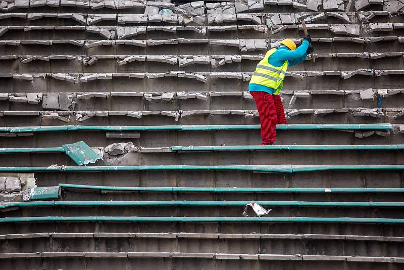 Demolice hradeckého stadionu v roce 2017