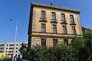 Vrbenského kasárna chátrají v centru Hradce Králové už od devadesátých let.