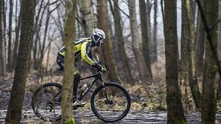 Zimní cyklistický závod v lesích - Hradecký deník