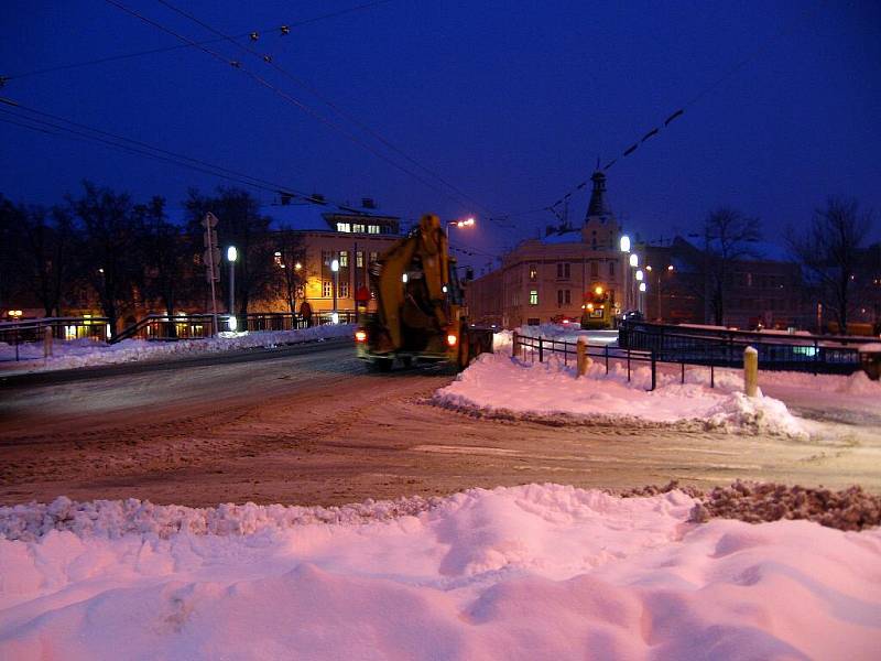 Hradec Králové pod sněhem, úterý 12. ledna 2010.