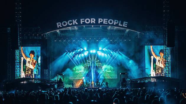 Páteční program hradeckého hudebního festivalu Rock for People 2023 byl opět pestrý.