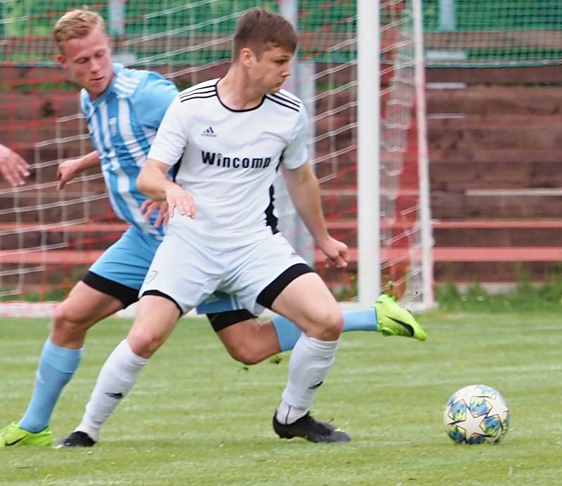 Šlágr III. třídy Sendražice (v bílém) vs. Nový Hradec Králové B (2:2).