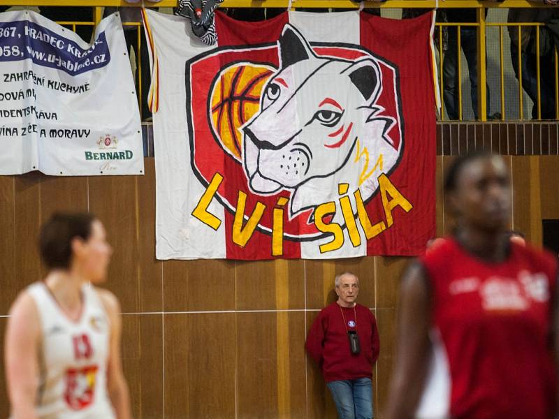 Ženská basketbalová liga - semifinále play off: Sokol Hradec Králové - Basketball Nymburk.