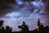 Noční bouře nad východními Čechami.