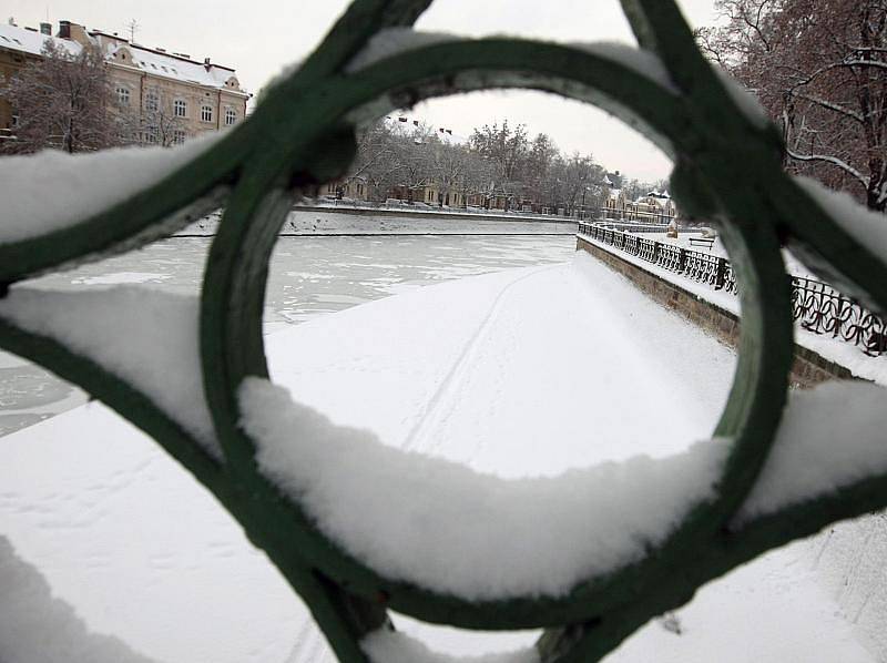 Sněhová kalamita na Hradecku v pondělí 11. ledna 2010.