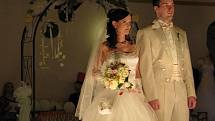 Své "ano" si na hradeckém svatebním veletrhu řekli Jiří a Marie Petrovičtí (leden 2011).