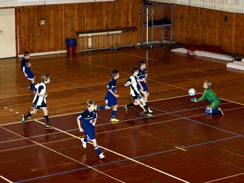 Z halového turnaje mládeže ve fotbale v hradecké Orlické Kotlině.