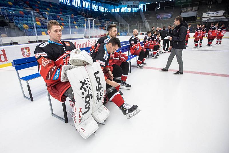 FOCENÍ PŘED SEZONOU absolvovali hokejisté Mountfieldu Hradec Králové.