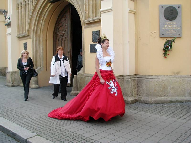 Zuzana Česáková jako královna v Novém Bydžově.