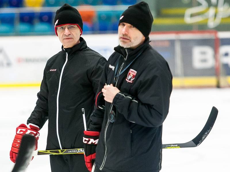 Václav Sýkora u extraligového týmu hokejistů Mountfieldu HK.