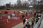 Exhibici v disciplíně Fire Combat Challenge předvedli v Hradci Králové hasiči. Neuvěřitelnou makačku si zkusilo 45 hasičů z několika krajů Česka.