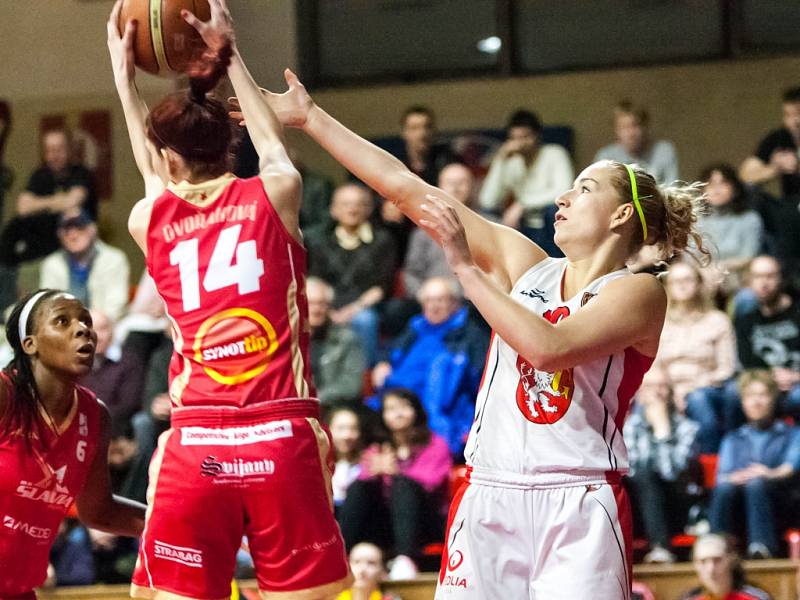 Ženská basketbalová liga - čtvrtfinále play off: TJ Sokol Hradec Králové - BLK Slavia Praha.