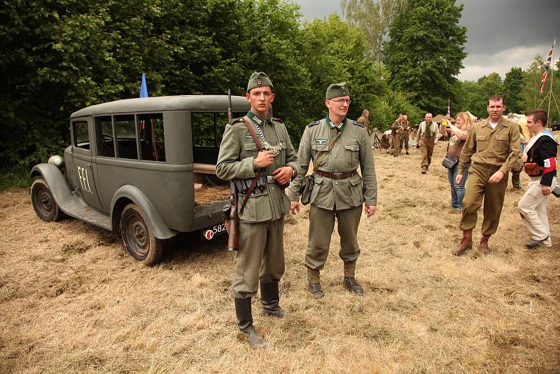 Bailey bridge v Hradci Králové - bojová ukázka z území Francie po vylodění spojenců v roce 1944.