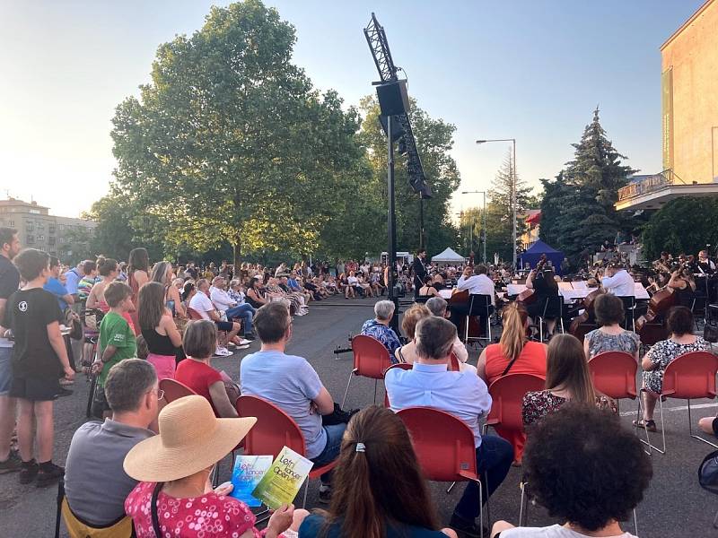 Hudební happening s Filharmonií Hradec Králové.