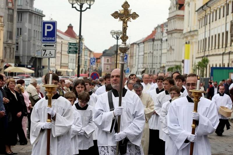 Slavnostní uvedení Mons. Jana Vokála do úřadu diecézního biskupa.