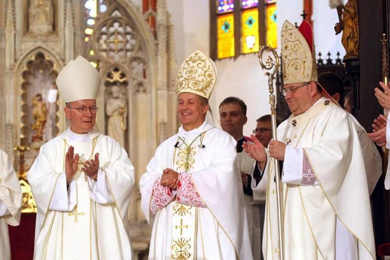 Slavnostní uvedení Mons. Jana Vokála do úřadu diecézního biskupa.