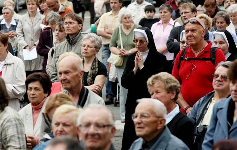 Slavnostní uvedení Mons. Jana Vokála do úřadu diecézního biskupa.