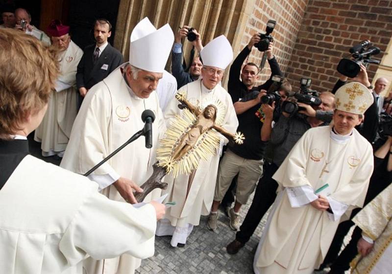 Slavnostní uvedení Mons. Jana Vokála do úřadu diecézního biskupa.