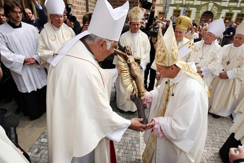 Slavnostní uvedení Mons. Jana Vokála do úřadu diecézního biskupa.