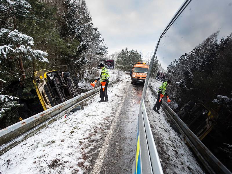 Havárie autobusu u Třebechovic pod Orebem.