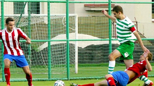 Krajský fotbal ve fotbale: FC Olympia Hradec Králové - FK Jaroměř.