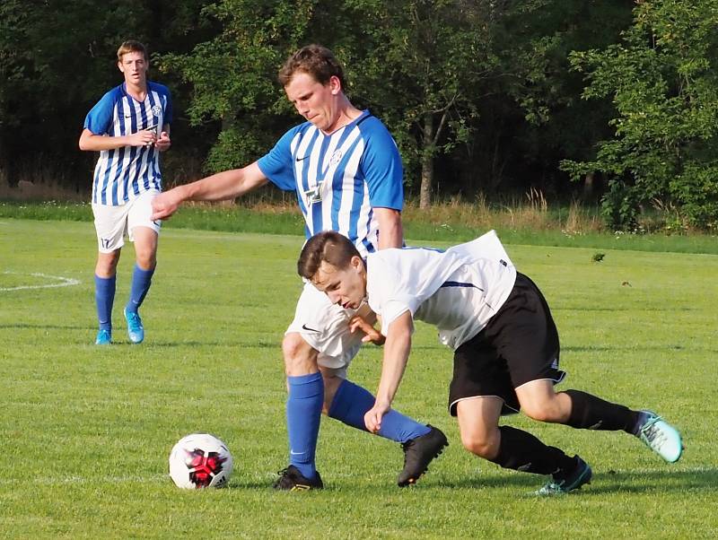 Fotbalový Votrok okresní přebor: TJ Sokol Lovčice - FK Chlumec nad Cidlinou C.