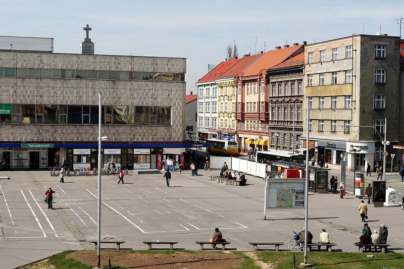 Stavba obchodního centra Amadeus v Hradci Králové