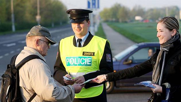 Zebra se za tebe nerozhlédne, znělo po dva dny z úst policistů na Hradecku, kteří se zapojili do stejnojmenné celorepublikové kampaně.