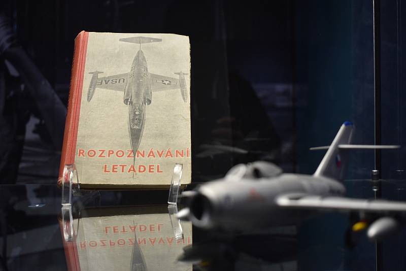 Kompletní raketová výzbroj, vystřelovací sedačky z bojových letadel, nebo let stařičkým MIGem 15. To vše nabízí výstava v Muzeu východních Čech v Hradci Králové.