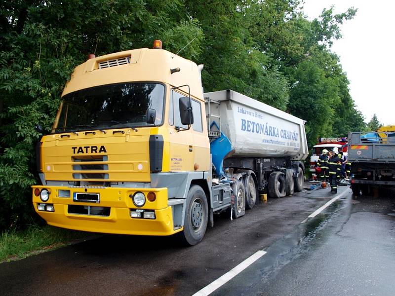 Dopravní nehoda nákladních automobilů v Kunčicích.