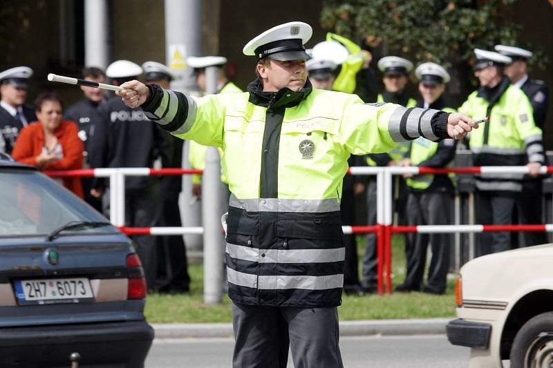 Soutěž dopravních policistů v řízení křižovatky v Hradci Králové.