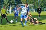 Prestižní třetiligové derby mezi Chlumcem nad Cidlinou (vpředu Tomáš Bastin) a rezervou FC Hradec Králové se na podzim už nestihlo odehrát. Dočkají se oba po Novém roce?