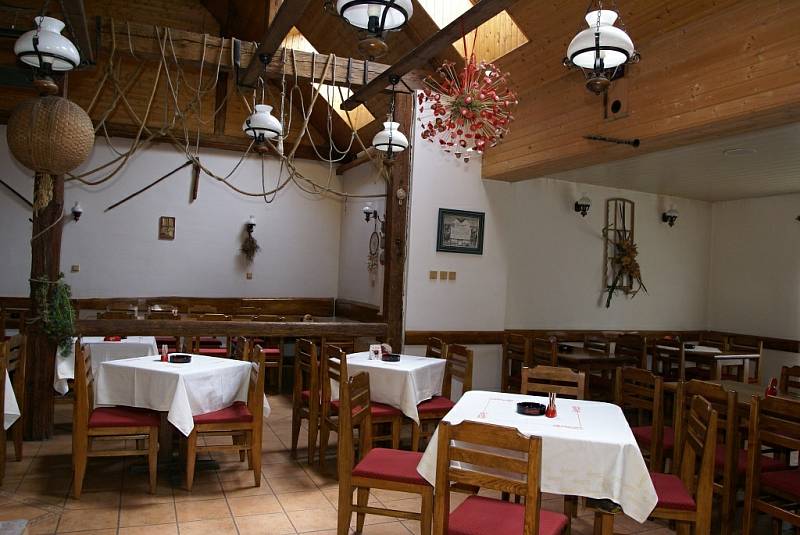 RESTAURACE ČESKÁ STODOLA - Heřmanův Městec