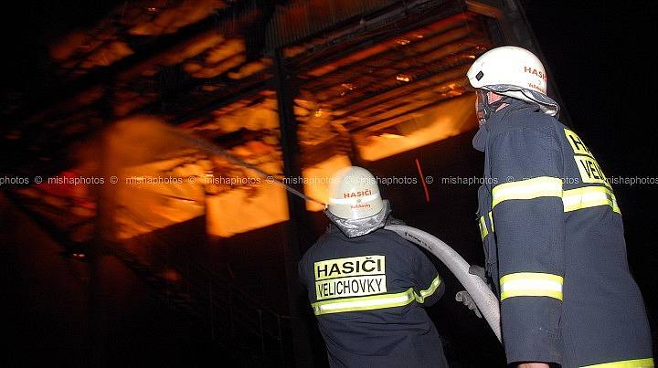 Jednotky z Jaroměře  vyjely na požár skladováku píce. Předběžná škoda byla odhadnuta na 24 milionů korun
