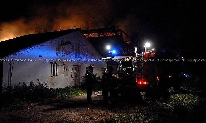 Jednotky z Jaroměře  vyjely na požár skladováku píce. Předběžná škoda byla odhadnuta na 24 milionů korun