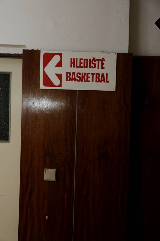 Sportovní hala TJ Sokol Hradec Králové na Eliščině nábřeží.