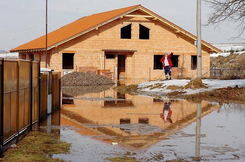 Povodně v obci Rodov na Hradecku.