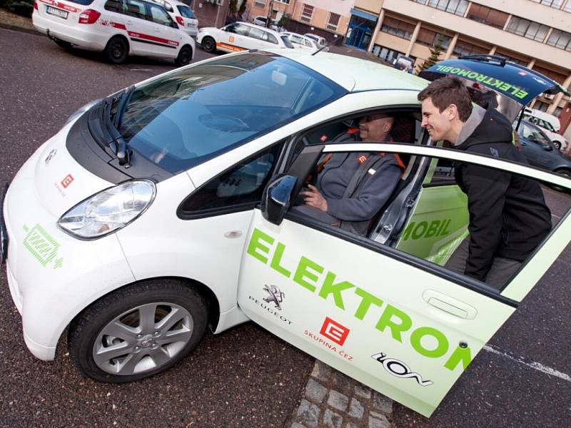 Elektromobil Peugeot iOn Cargo.