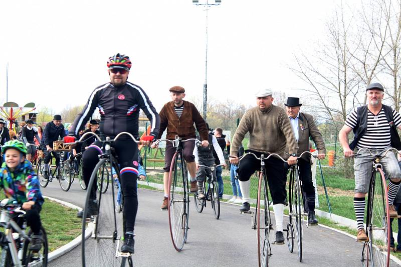 Otevření části cyklostezky ve Vysoké nad Labem.