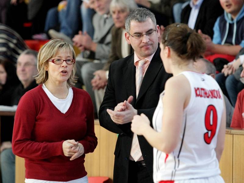 Ženská basketbalová liga: Sokol Hradec Králové - Kara Trutnov.