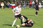 Televizní duel I. A třídy Stěžery (v tmavém) vs. Kunčice 1:5.