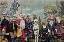 Sbírka Muzea hraček Stuchlíkovi v Novém Bydžově se neustále rozrůstá a nabývá nevídaných rozměrů. Novinkou je expozice loutkových divadel.