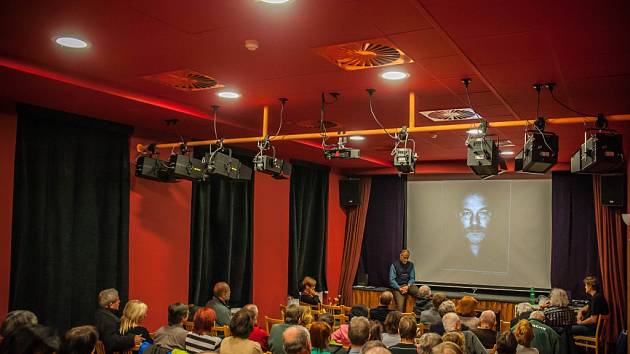 Fotografická soutěž Premiéra - rozborový seminář s předsedou odborné poroty Dušanem Veselým v královéhradeckém Adalbertinu.