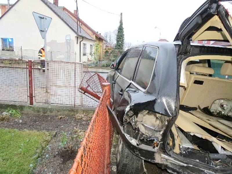 Kolize dvou osobních automobilů v Novém Bydžově.