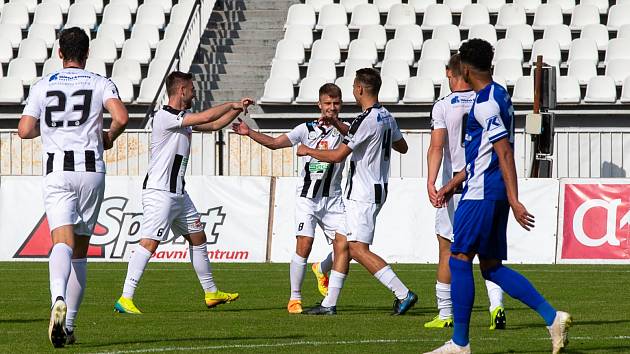 Fotbalová FORTUNA:NÁRODNÍ LIGA: FC Hradec Králové - FC Sellier & Bellot Vlašim.