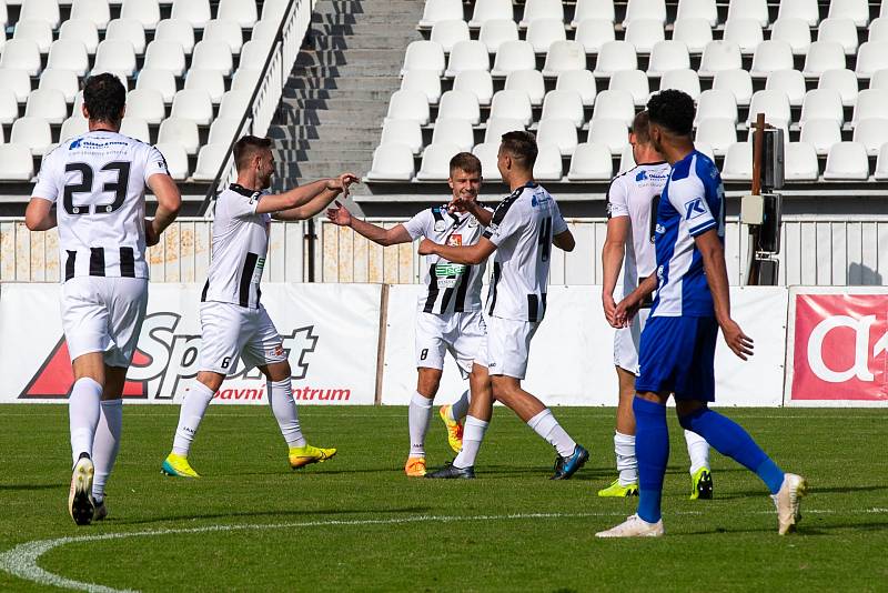 Fotbalová FORTUNA:NÁRODNÍ LIGA: FC Hradec Králové - FC Sellier & Bellot Vlašim.