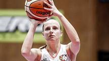 Hradecká basketbalistka Kristýna Minarovičová v akci.