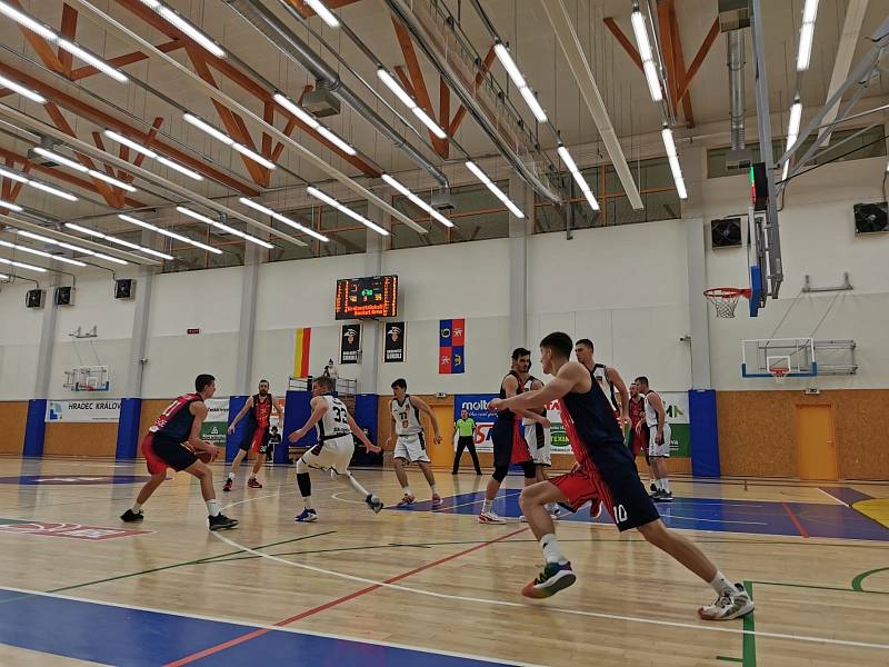 Královští sokoli Hradec Králové - Basket Brno.