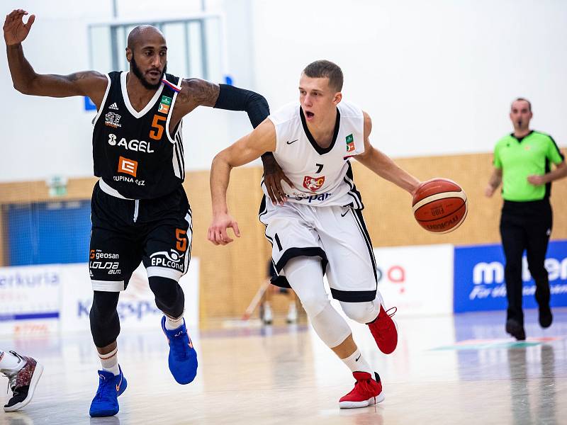 Kooperativa NBL: Královští sokoli - ČEZ Basketball Nymburk.